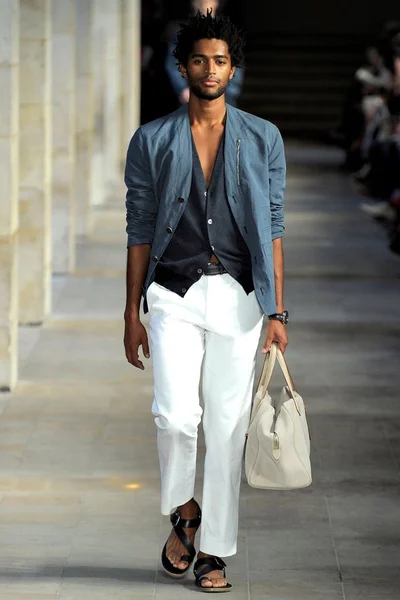 Look 12